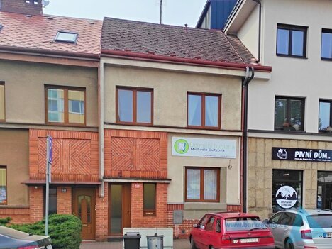 Prodej bytového domu s dentální ordinací v centru obce Jičín, okr. Jičín.