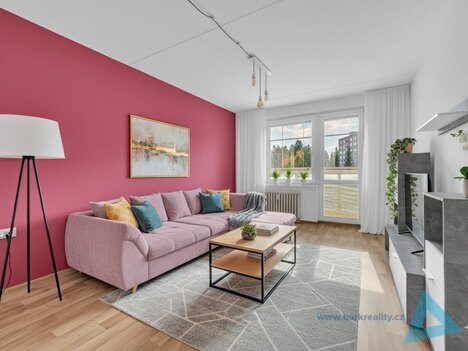 Prostorný byt 5+1 o výměře 90 m² se zasklenou lodžií – Nová Paka.