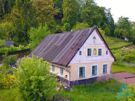 Prodej domu na jedinečném místě pod hradem Pecka, okr. Jičín.