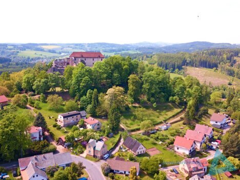 Prodej domu na jedinečném místě pod hradem Pecka, okr. Jičín.