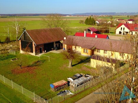 Rodinný dům se stodolou a garáží – Bříšťany u Hořic (okres Jičín).