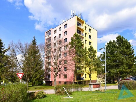 Prodej bytu 2+1 s lodžií v klidné části Nové Paky – ideální pro rodinu i investici